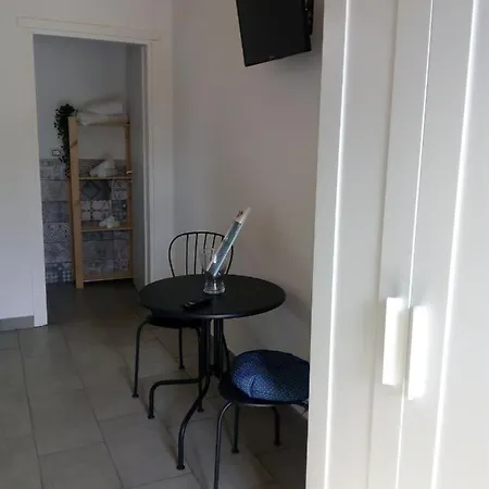La Casetta Di Viale Paradiso Couette-café